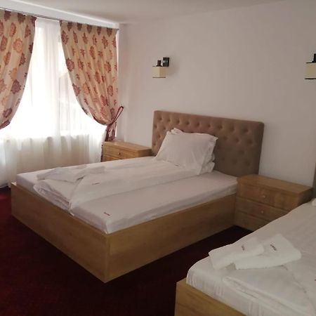 Pensiunea Rosenau Rîşnov Luaran gambar