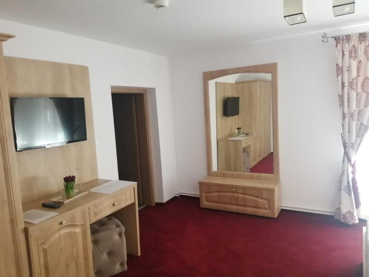Pensiunea Rosenau Rîşnov Luaran gambar