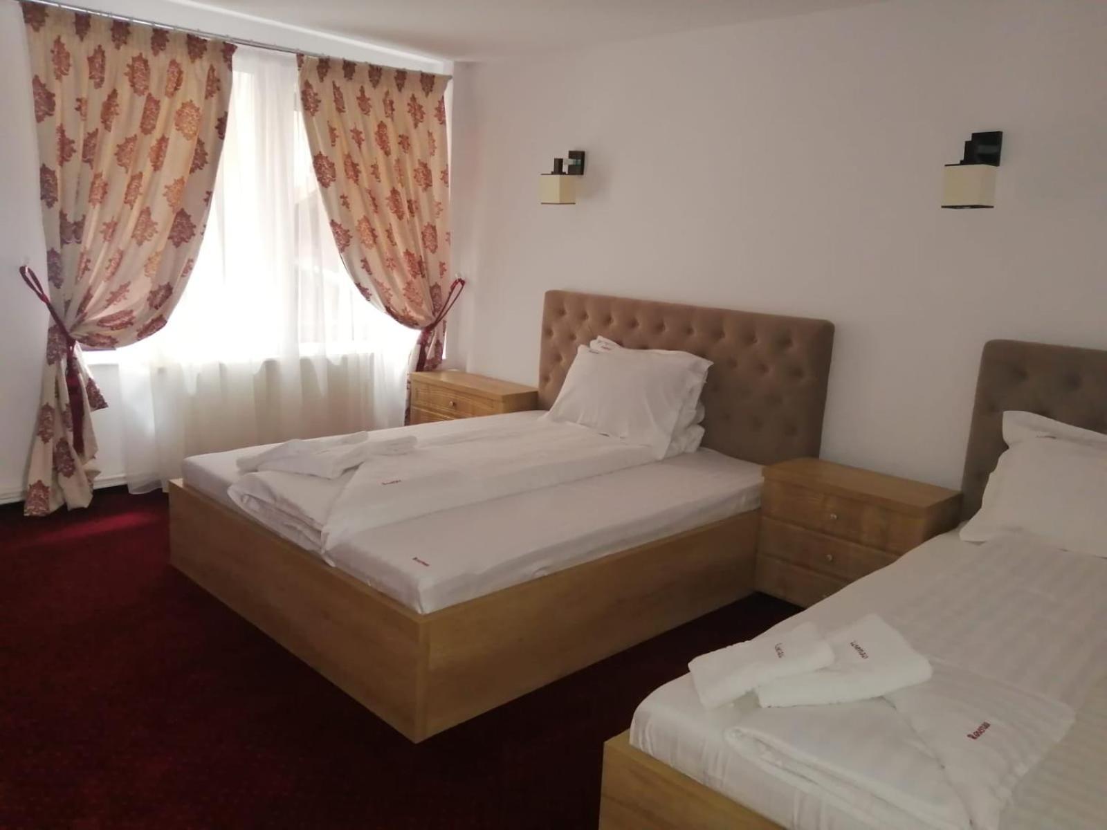 Pensiunea Rosenau Rîşnov Luaran gambar