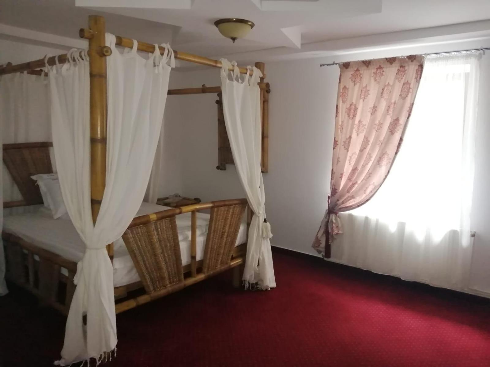 Pensiunea Rosenau Rîşnov Luaran gambar